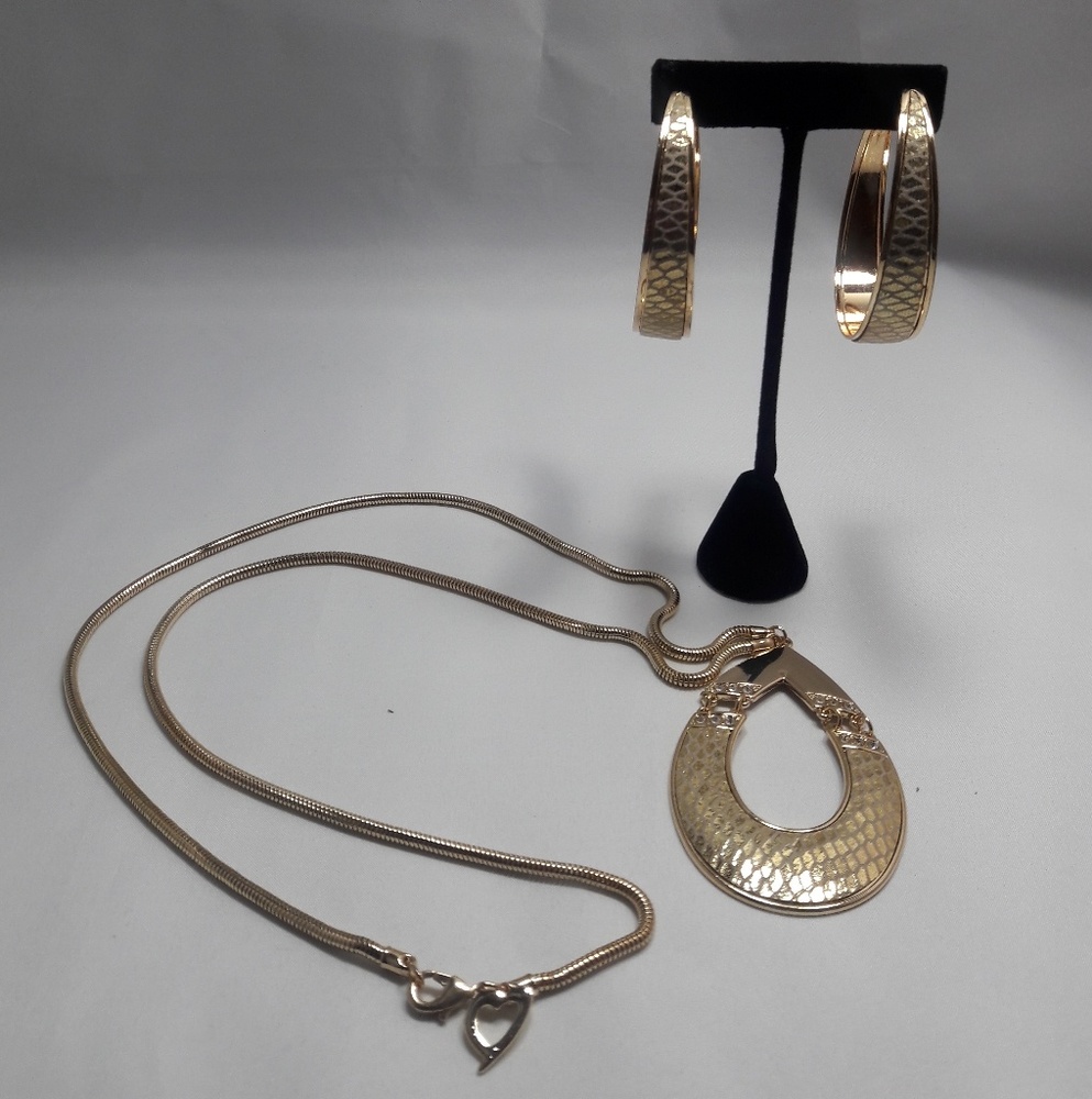 Gold-Tone Necklace and Earrings Jewelry Set